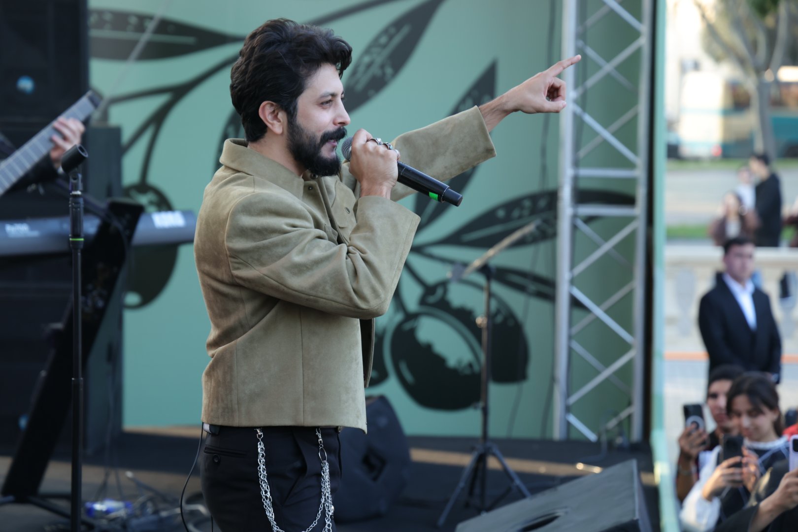 Zeytunla başlayan, musiqi ilə davam edən gün (FOTO)