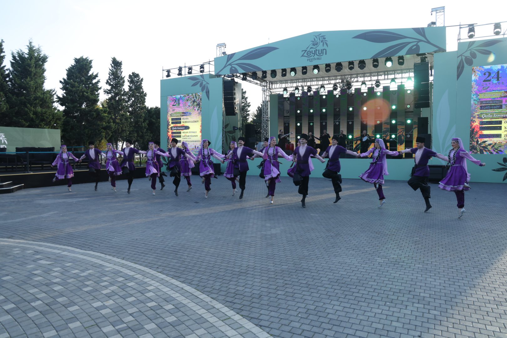 Zeytunla başlayan, musiqi ilə davam edən gün (FOTO)
