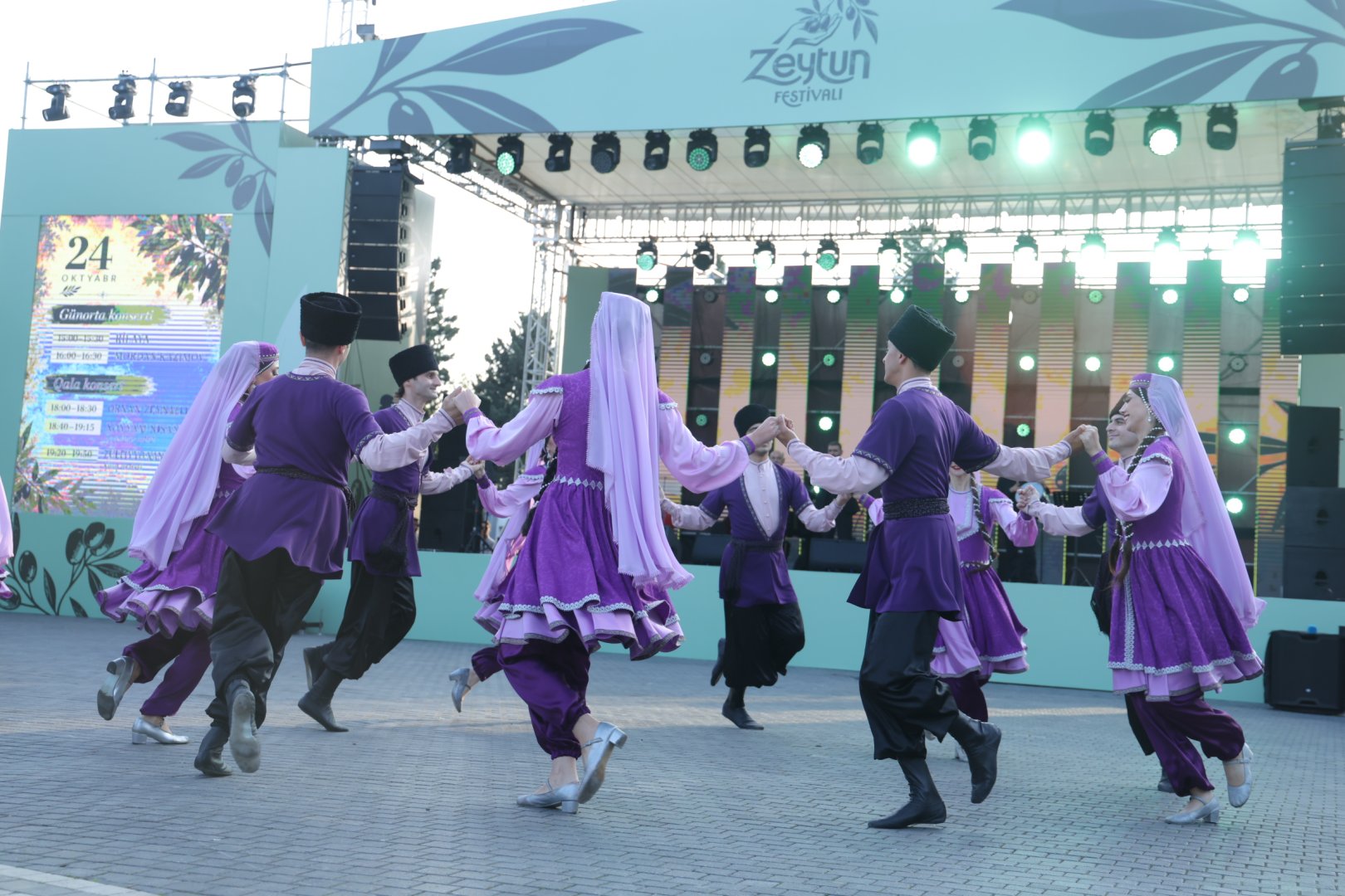 Zeytunla başlayan, musiqi ilə davam edən gün (FOTO)