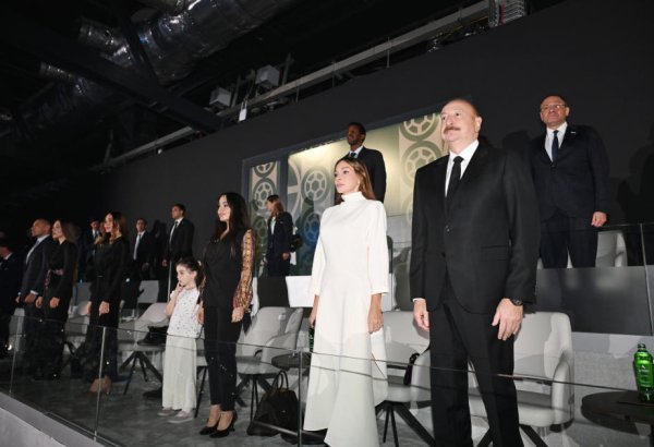 Prezident İlham Əliyev, Birinci xanım Mehriban Əliyeva FIFA U-15 dünya çempionatının və festivalının açılış mərasimini izləyiblər (YENİLƏNİB-2) (FOTO/VİDEO)
