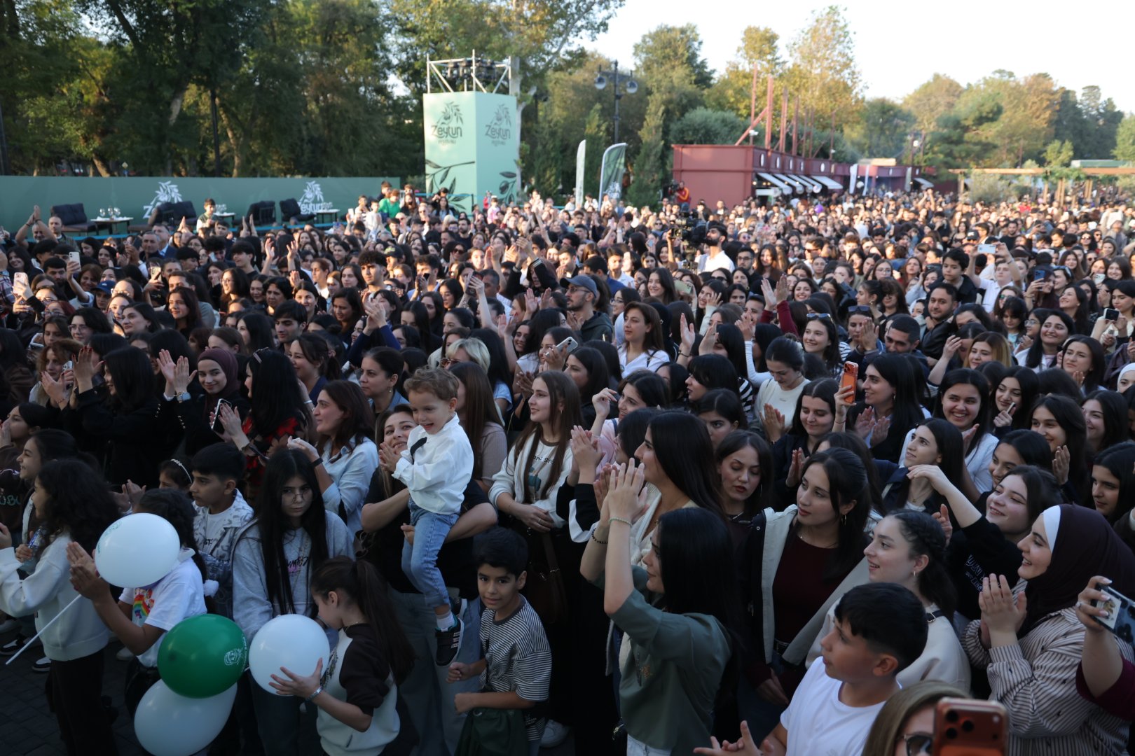 Zeytunla başlayan, musiqi ilə davam edən gün (FOTO)