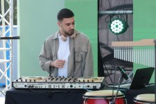 Zeytunla başlayan, musiqi ilə davam edən gün (FOTO)