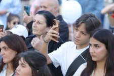 Zeytunla başlayan, musiqi ilə davam edən gün (FOTO)