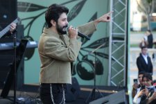 Zeytunla başlayan, musiqi ilə davam edən gün (FOTO)
