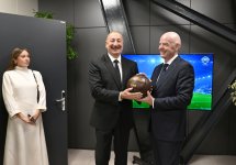 Canni İnfantino Prezident İlham Əliyevə xatirə hədiyyələri təqdim etdi (FOTO)
