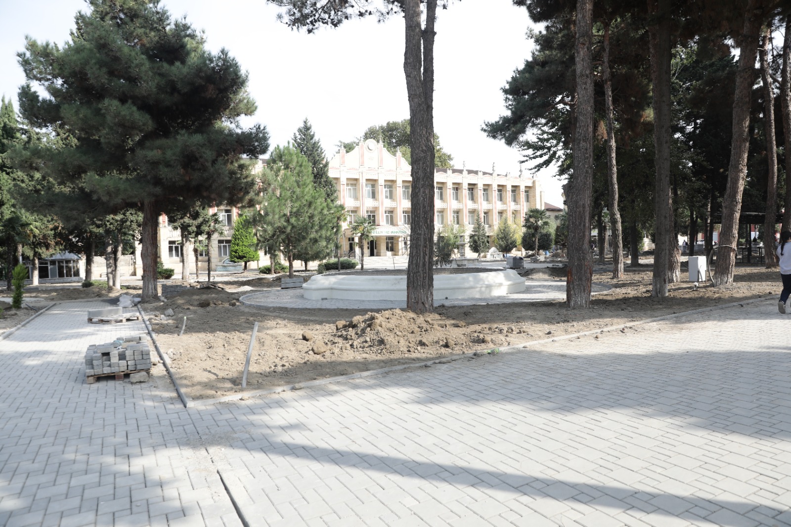 Xaçmazda “Şəhərsalma və Memarlıq İli” çərçivəsində Nəriman Nərimanov küçəsindəki park əsaslı şəkildə yenidən qurulur (FOTO)
