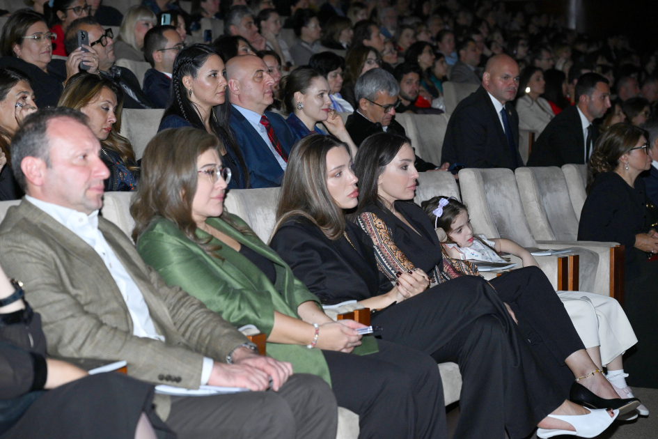 Heydər Əliyev Fondunun vitse-prezidenti Leyla Əliyeva “Turandot” tamaşasının premyerasını izləyib (FOTO)