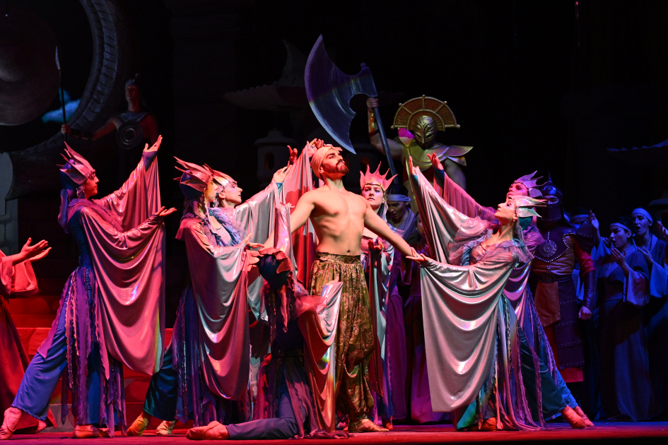 Heydər Əliyev Fondunun vitse-prezidenti Leyla Əliyeva “Turandot” tamaşasının premyerasını izləyib (FOTO)