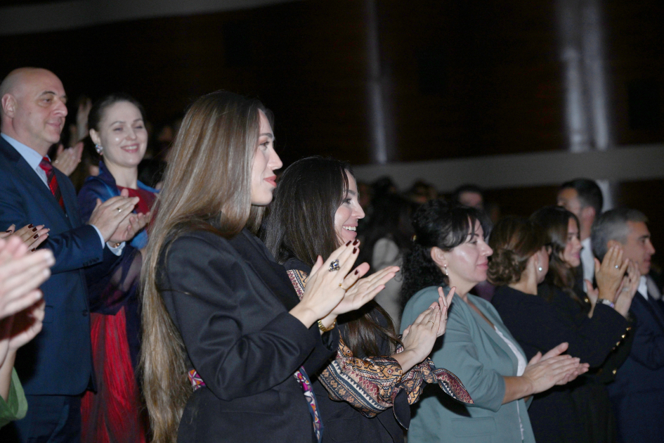 Heydər Əliyev Fondunun vitse-prezidenti Leyla Əliyeva “Turandot” tamaşasının premyerasını izləyib (FOTO)
