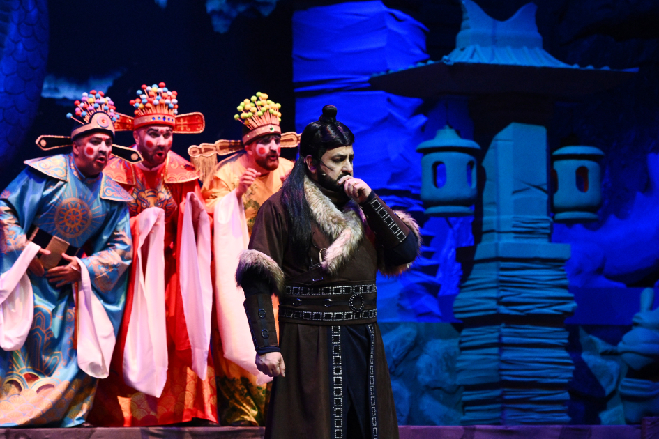 Heydər Əliyev Fondunun vitse-prezidenti Leyla Əliyeva “Turandot” tamaşasının premyerasını izləyib (FOTO)