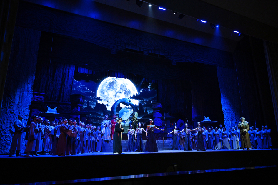 Heydər Əliyev Fondunun vitse-prezidenti Leyla Əliyeva “Turandot” tamaşasının premyerasını izləyib (FOTO)
