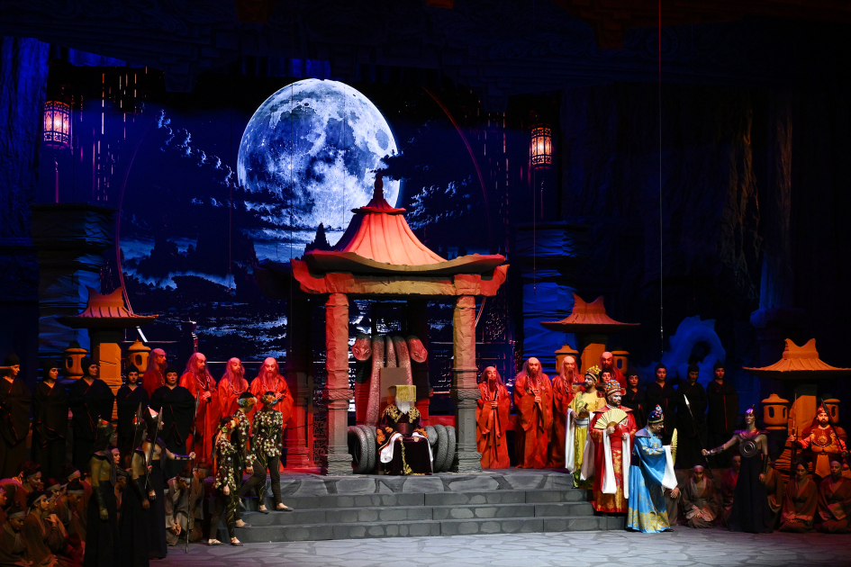 Heydər Əliyev Fondunun vitse-prezidenti Leyla Əliyeva “Turandot” tamaşasının premyerasını izləyib (FOTO)