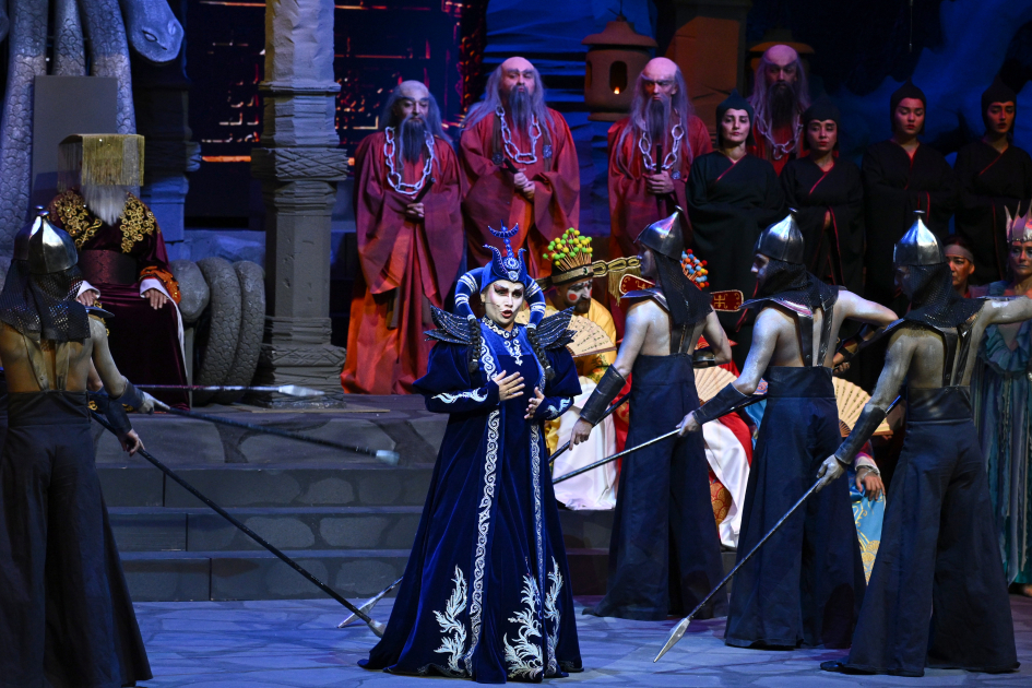 Heydər Əliyev Fondunun vitse-prezidenti Leyla Əliyeva “Turandot” tamaşasının premyerasını izləyib (FOTO)