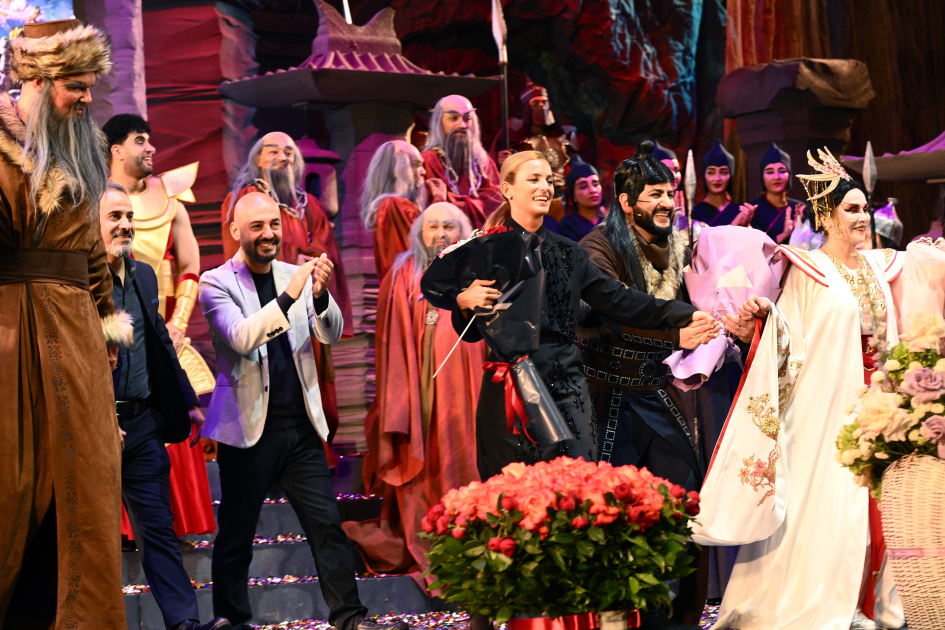 Heydər Əliyev Fondunun vitse-prezidenti Leyla Əliyeva “Turandot” tamaşasının premyerasını izləyib (FOTO)