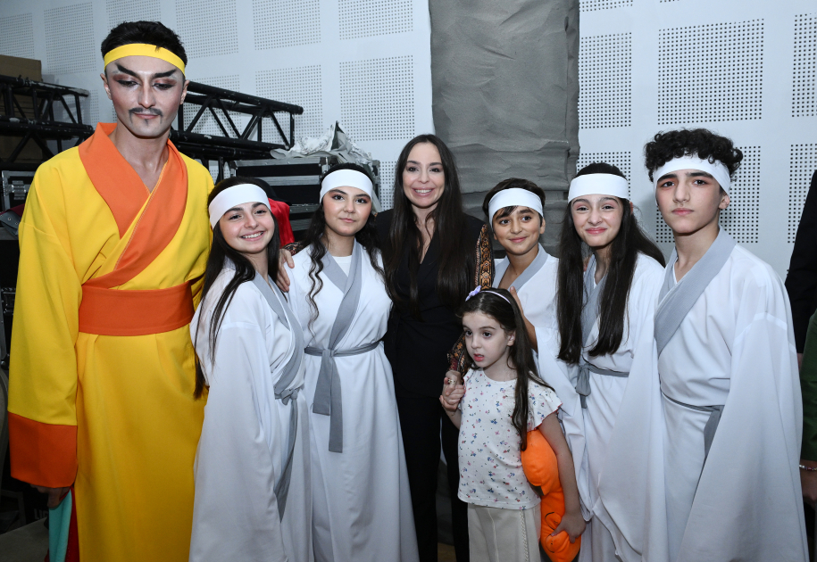 Heydər Əliyev Fondunun vitse-prezidenti Leyla Əliyeva “Turandot” tamaşasının premyerasını izləyib (FOTO)