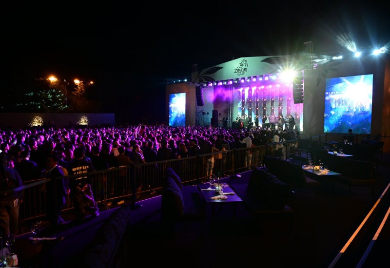 Estrada ulduzları Zeytun Festivalının səhnəsində (FOTO)