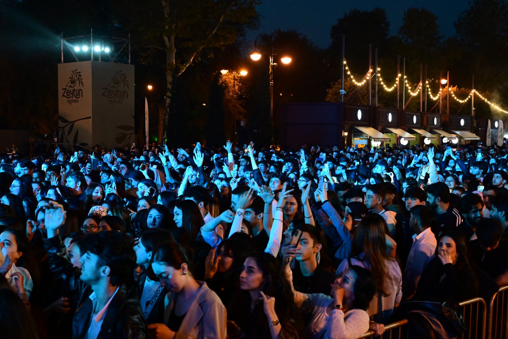 Estrada ulduzları Zeytun Festivalının səhnəsində (FOTO)
