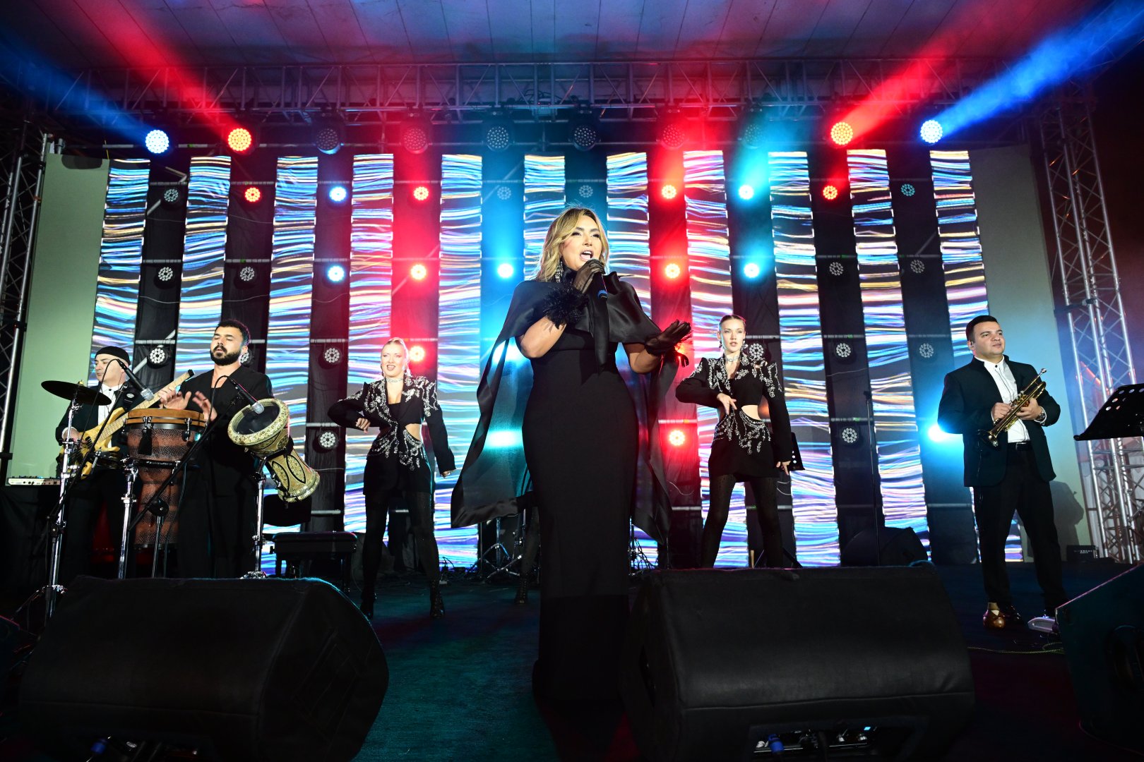 Estrada ulduzları Zeytun Festivalının səhnəsində (FOTO)