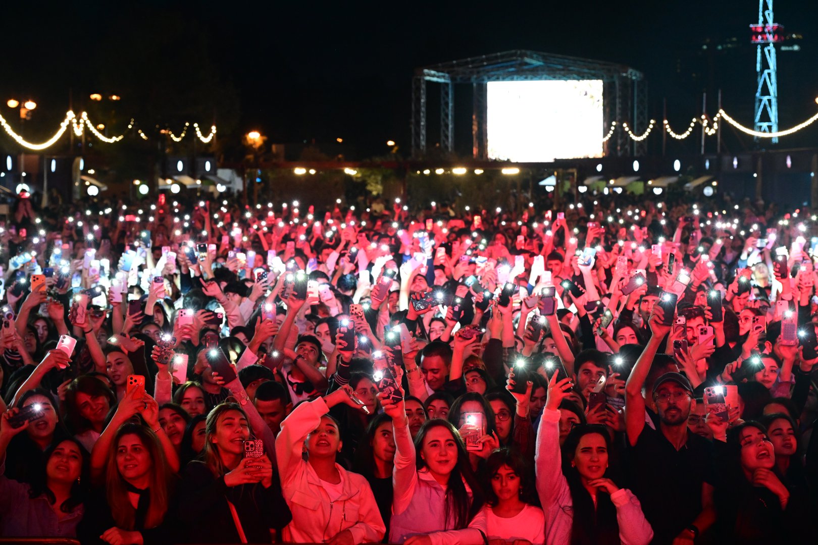 Estrada ulduzları Zeytun Festivalının səhnəsində (FOTO)