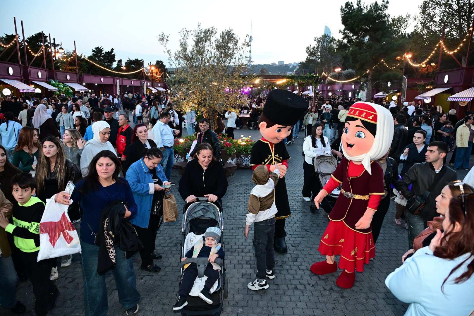 Estrada ulduzları Zeytun Festivalının səhnəsində (FOTO)