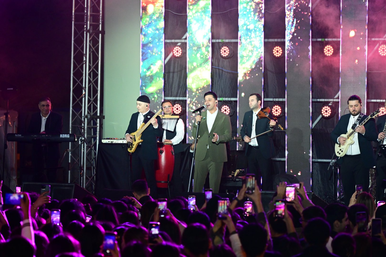 Estrada ulduzları Zeytun Festivalının səhnəsində (FOTO)