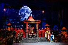 Heydər Əliyev Fondunun vitse-prezidenti Leyla Əliyeva “Turandot” tamaşasının premyerasını izləyib (FOTO)