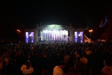 Estrada ulduzları Zeytun Festivalının səhnəsində (FOTO)