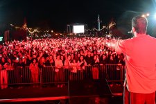 Estrada ulduzları Zeytun Festivalının səhnəsində (FOTO)