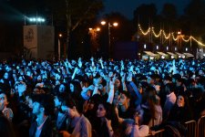 Estrada ulduzları Zeytun Festivalının səhnəsində (FOTO)
