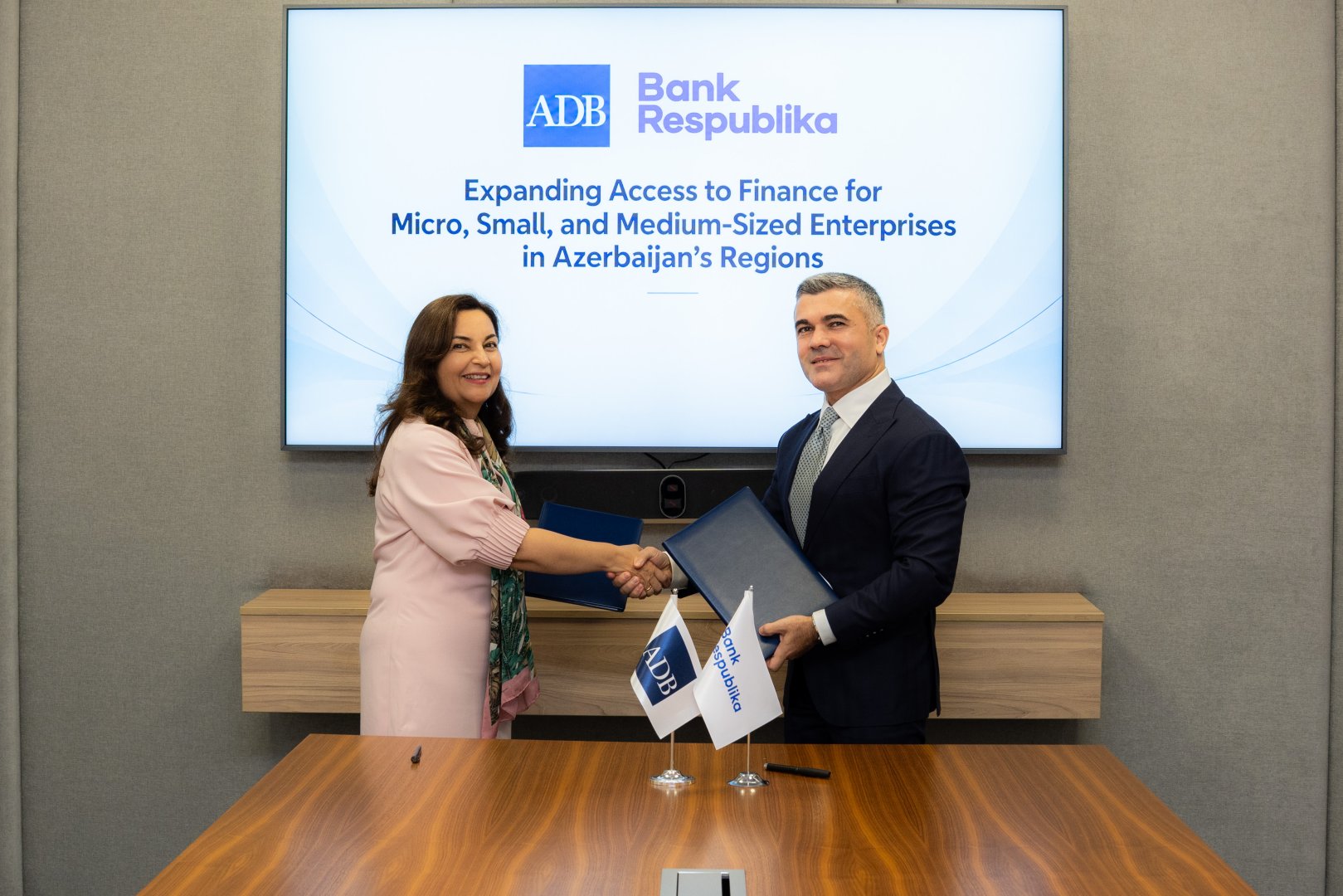 Bank Respublika Asiya İnkişaf Bankından regionlarda sahibkarlığın inkişafı üçün 40 milyon ABŞ dolları cəlb edib (FOTO)