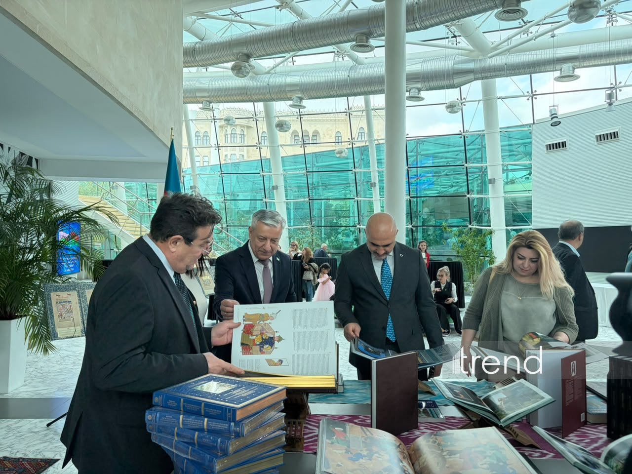 Bakıda Azərbaycan və Özbəkistanın orta tarixi irsi ilə bağlı konfrans keçirilir (FOTO)