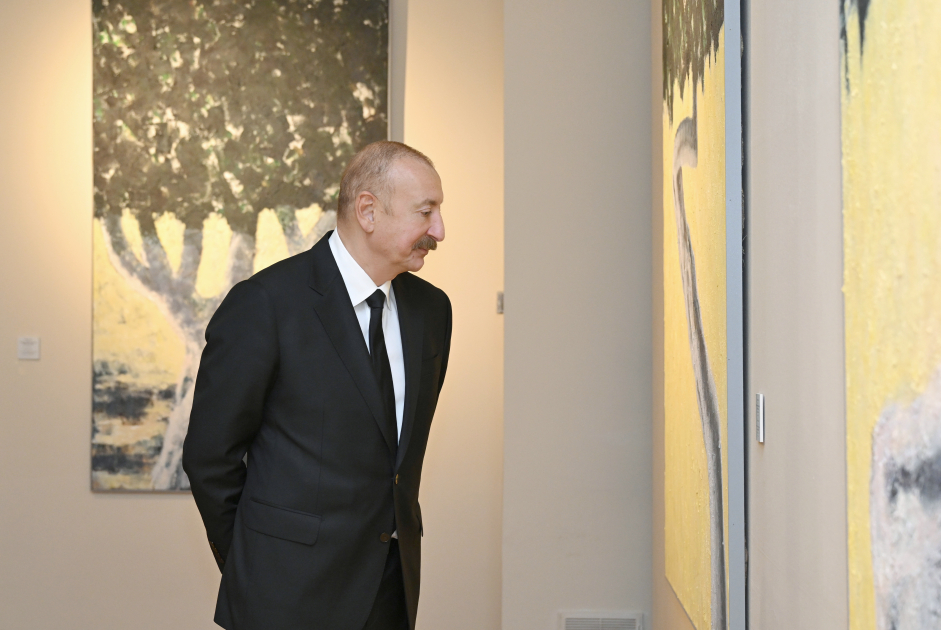 Prezident İlham Əliyev, Birinci xanım Mehriban Əliyeva və ailə üzvləri “Mənim Abşeronum: Üstə gəl” adlı retrospektiv sərgi ilə tanış olublar (FOTO)