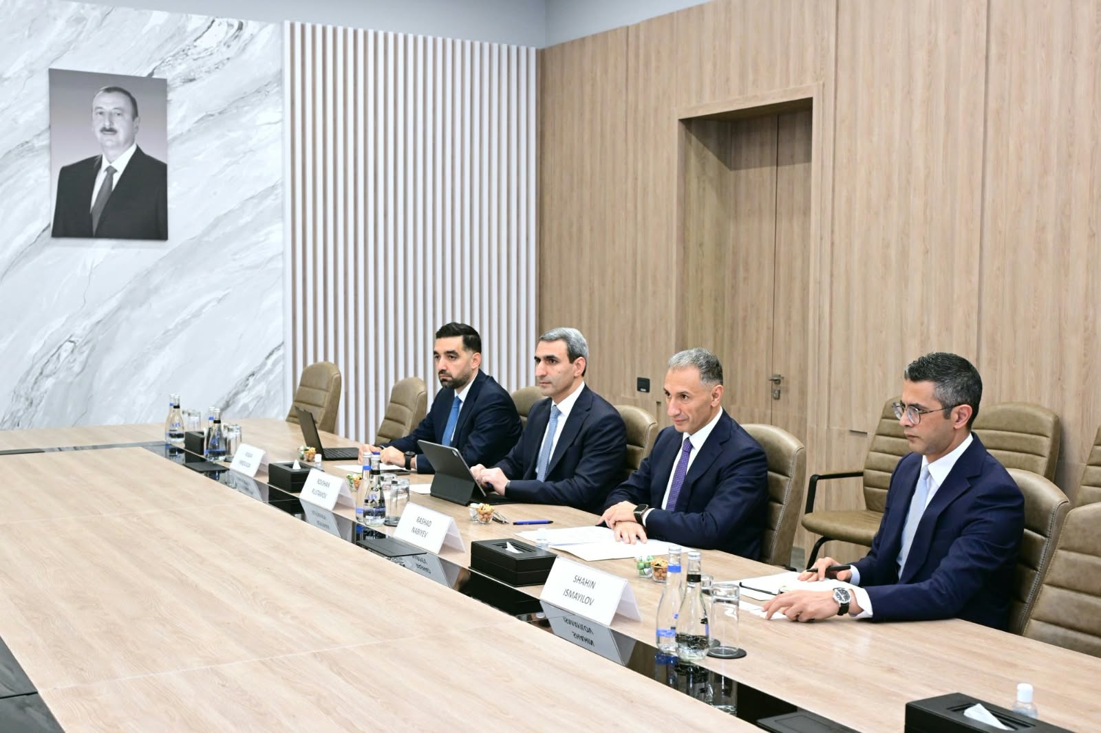 Azərbaycan Niderland şirkəti ilə logistika və investisiya əməkdaşlığını müzakirə edib (FOTO)