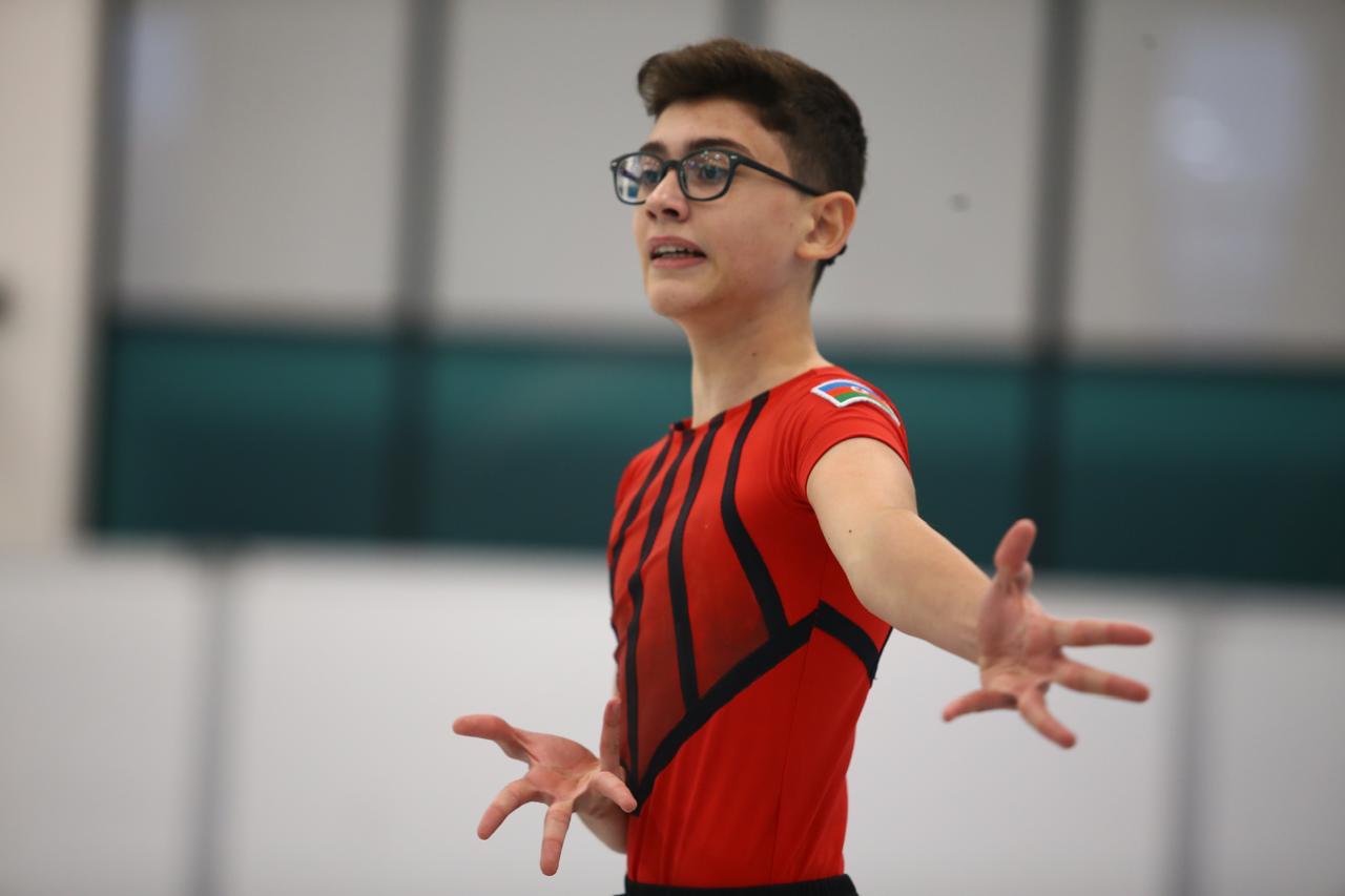 Akrobatika və aerobika gimnastikası üzrə ölkə birinciliklərinə start verilib (FOTO)