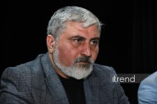 “Zərərli xarici təsirlərə və saxta xəbərlərə qarşı sayıqlığın artırılmasına dəstək” layihəsi ADMİU-da (FOTO/VİDEO)