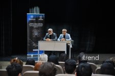 “Zərərli xarici təsirlərə və saxta xəbərlərə qarşı sayıqlığın artırılmasına dəstək” layihəsi ADMİU-da (FOTO/VİDEO)
