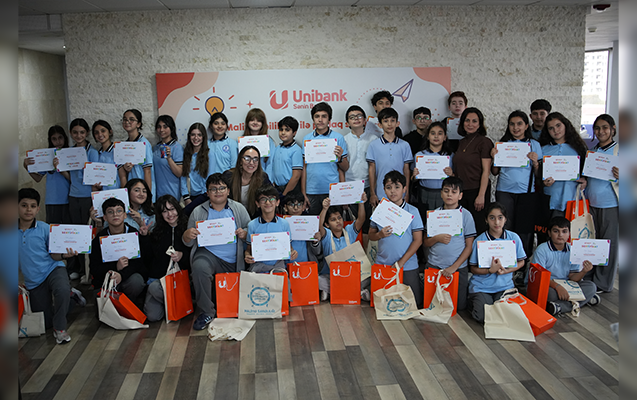 Unibank məktəblilər üçün maliyyə savadlılığı təlimi keçirib (FOTO)