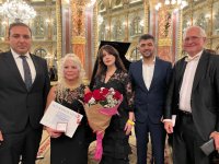 Əməkdar artist Adilə Əliyeva Parisdə platin medalla təltif olunub (FOTO)