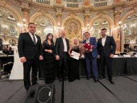 Əməkdar artist Adilə Əliyeva Parisdə platin medalla təltif olunub (FOTO)