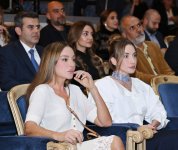 Birinci vitse-prezident Mehriban Əliyeva "Qağayı” tamaşasının təqdimatında iştirak edib (FOTO)