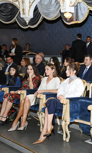 Birinci vitse-prezident Mehriban Əliyeva "Qağayı” tamaşasının təqdimatında iştirak edib (FOTO)