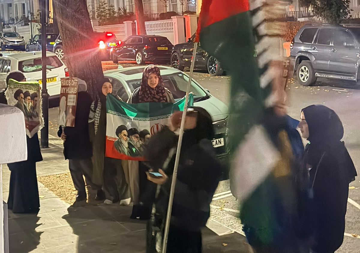 Londonda Azərbaycan səfirliyi qarşısında İran agentlərinin təxribatı (FOTO/VİDEO)