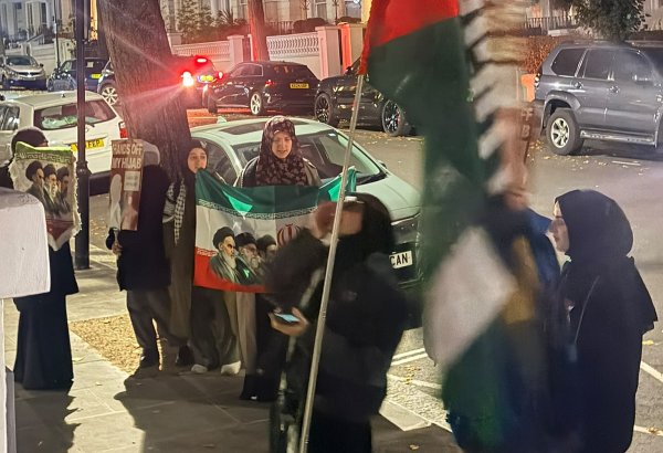 Londonda Azərbaycan səfirliyi qarşısında İran agentlərinin təxribatı (FOTO/VİDEO)