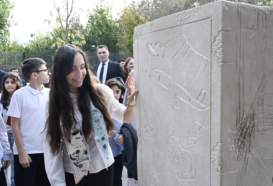 Heydər Əliyev Fondunun vitse-prezidenti Leyla Əliyeva ADA Məktəbində xeyriyyə məqsədli ənənəvi Payız festivalı – “Məhsul bayramı”nda iştirak edib (FOTO)