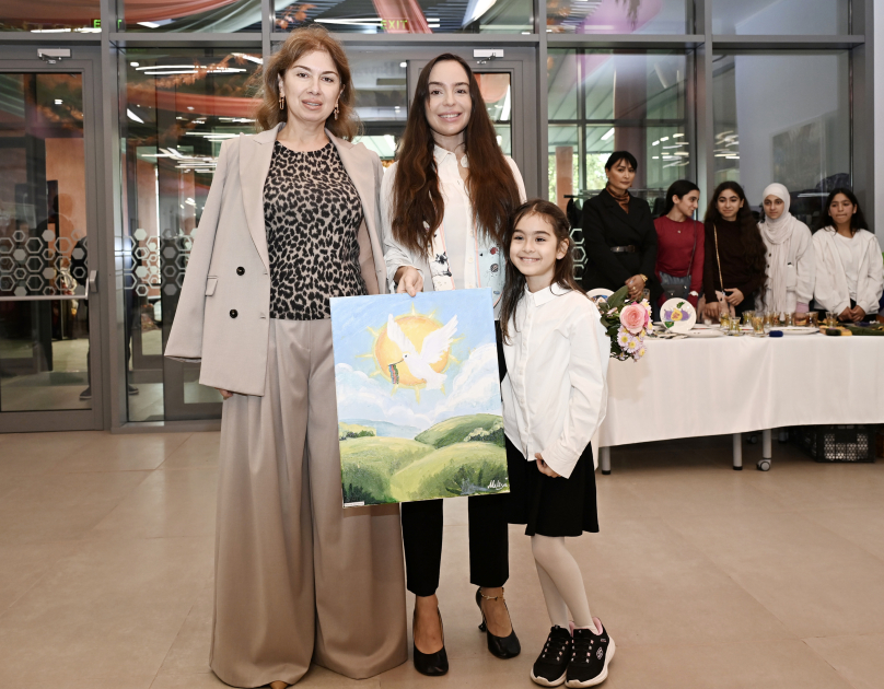 Heydər Əliyev Fondunun vitse-prezidenti Leyla Əliyeva ADA Məktəbində xeyriyyə məqsədli ənənəvi Payız festivalı – “Məhsul bayramı”nda iştirak edib (FOTO)