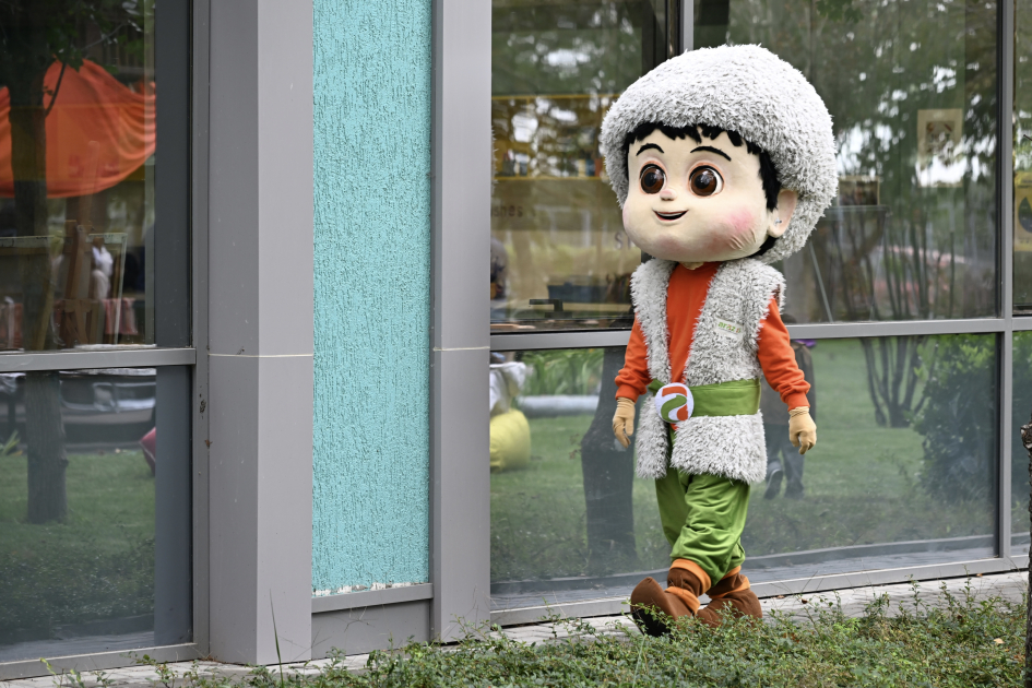 Heydər Əliyev Fondunun vitse-prezidenti Leyla Əliyeva ADA Məktəbində xeyriyyə məqsədli ənənəvi Payız festivalı – “Məhsul bayramı”nda iştirak edib (FOTO)