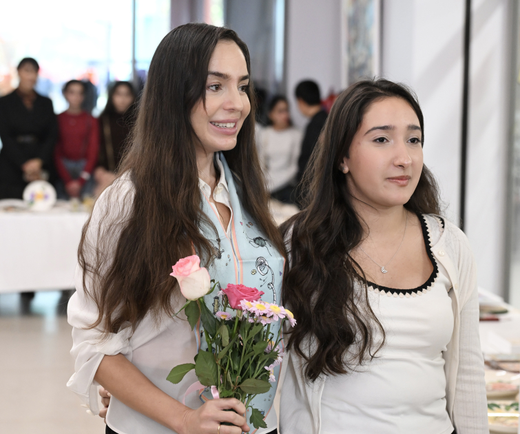 Heydər Əliyev Fondunun vitse-prezidenti Leyla Əliyeva ADA Məktəbində xeyriyyə məqsədli ənənəvi Payız festivalı – “Məhsul bayramı”nda iştirak edib (FOTO)