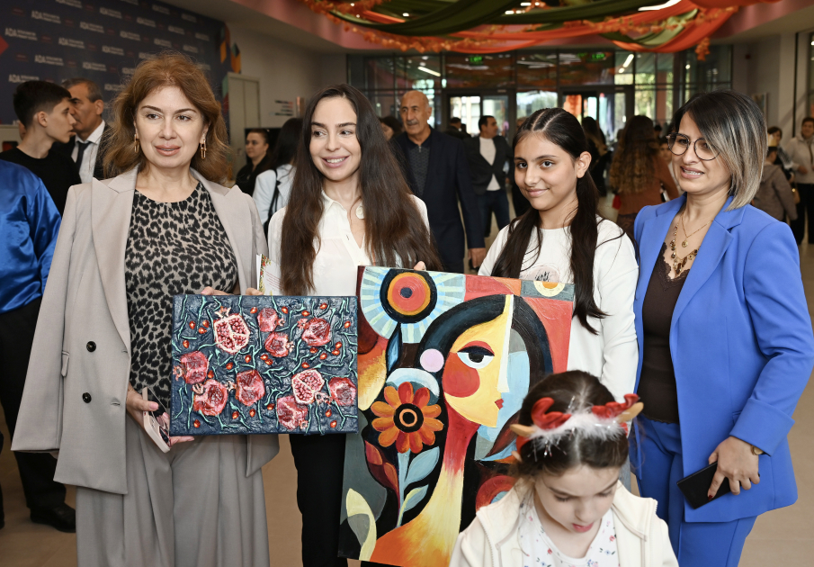 Heydər Əliyev Fondunun vitse-prezidenti Leyla Əliyeva ADA Məktəbində xeyriyyə məqsədli ənənəvi Payız festivalı – “Məhsul bayramı”nda iştirak edib (FOTO)