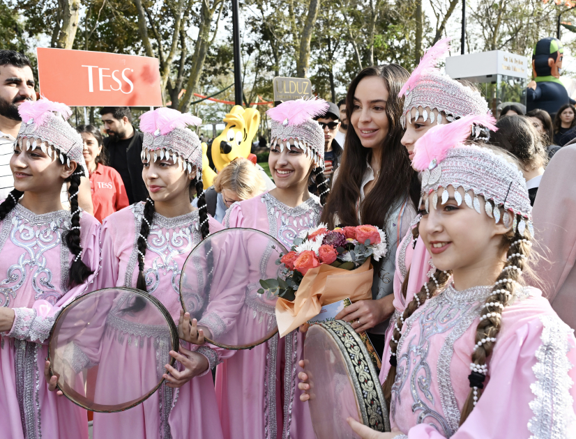 Heydər Əliyev Fondunun vitse-prezidenti Leyla Əliyeva ADA Məktəbində xeyriyyə məqsədli ənənəvi Payız festivalı – “Məhsul bayramı”nda iştirak edib (FOTO)