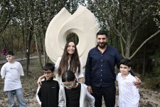 Heydər Əliyev Fondunun vitse-prezidenti Leyla Əliyeva ADA Məktəbində xeyriyyə məqsədli ənənəvi Payız festivalı – “Məhsul bayramı”nda iştirak edib (FOTO)